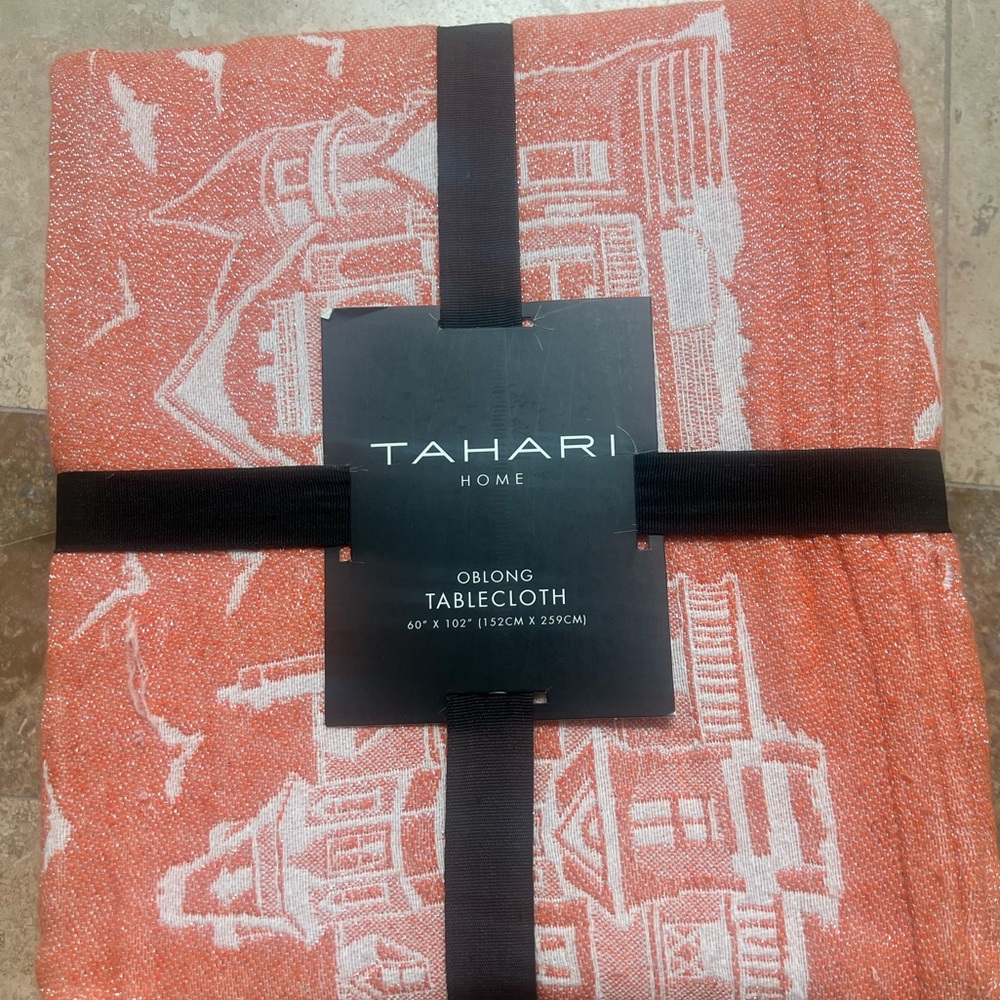 TAHARI HALLOWEEN TABLECLOTH
